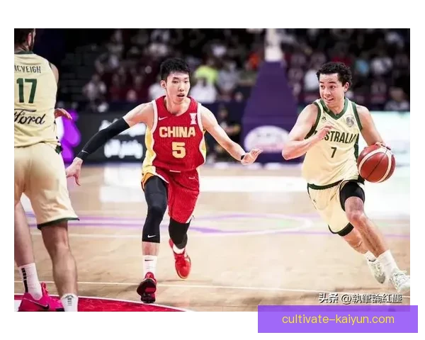 中国男篮新一届教练团队亮相 力争重返亚洲篮球巅峰