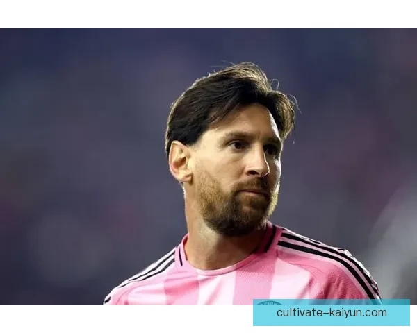 国际足坛热议：梅西加盟迈阿密国际后首度出战展现惊人表现