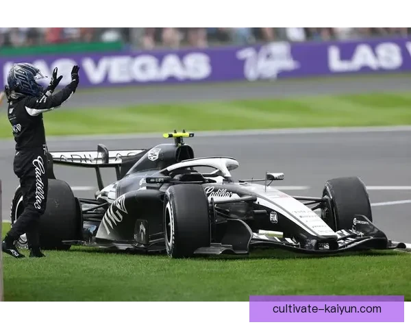 F1赛季最新动态：车队争夺激烈赛事精彩瞬间盘点