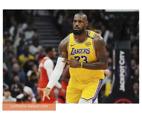 NBA最新动态：湖人队超级巨星詹姆斯伤情更新 探讨未来赛季能否再创辉煌