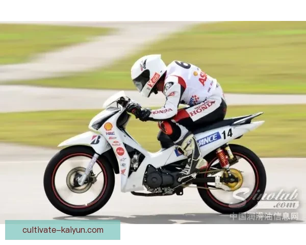 MotoGP赛季激烈角逐 法比奥与马克争夺世界冠军荣耀