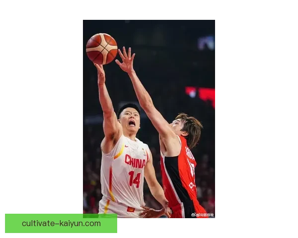 中国男篮新赛季首战迎强敌 球迷期待精彩对决与胜利瞬间